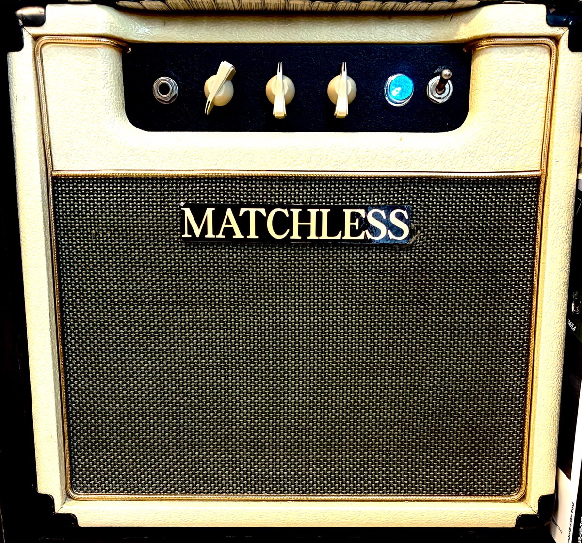 muterain1's tweet photo. 偽マッチレス君のランプを青にしてみた。ポン付けできないのでヤスリで削りまくって手が痛い。でもこうやって苦労するから大切なんだろなー。 https://t.co/6PRmRdQptB