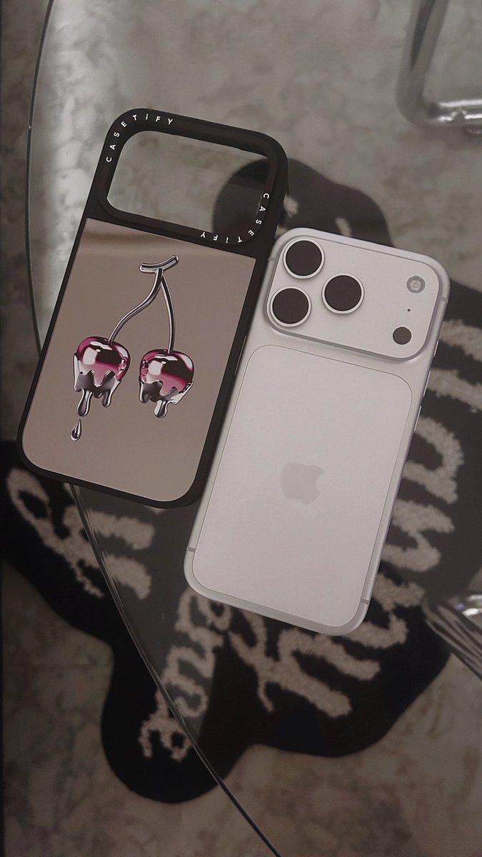 _misanote's tweet photo. iPhone17proにした🍒
クソ重いです ガチで指凝る https://t.co/0pqq2TPCFw