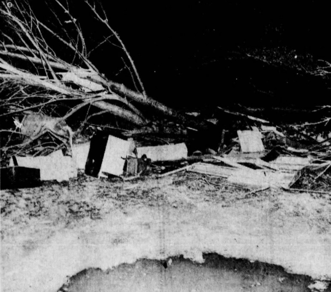 h0llinut's tweet photo. March 11th, 1963 - Cullman, AL Co. #Tornado

On March 11th, 1963, a multi-vortex F4 tornado would cut across Cullman County, destroying several towns
It would kill 2, injure 12, and cause $1.5M ($16.5M today) in damage in its ~22 mile long (unofficial) path.
#alwx #tornadohistory https://t.co/wQsFjVrerM