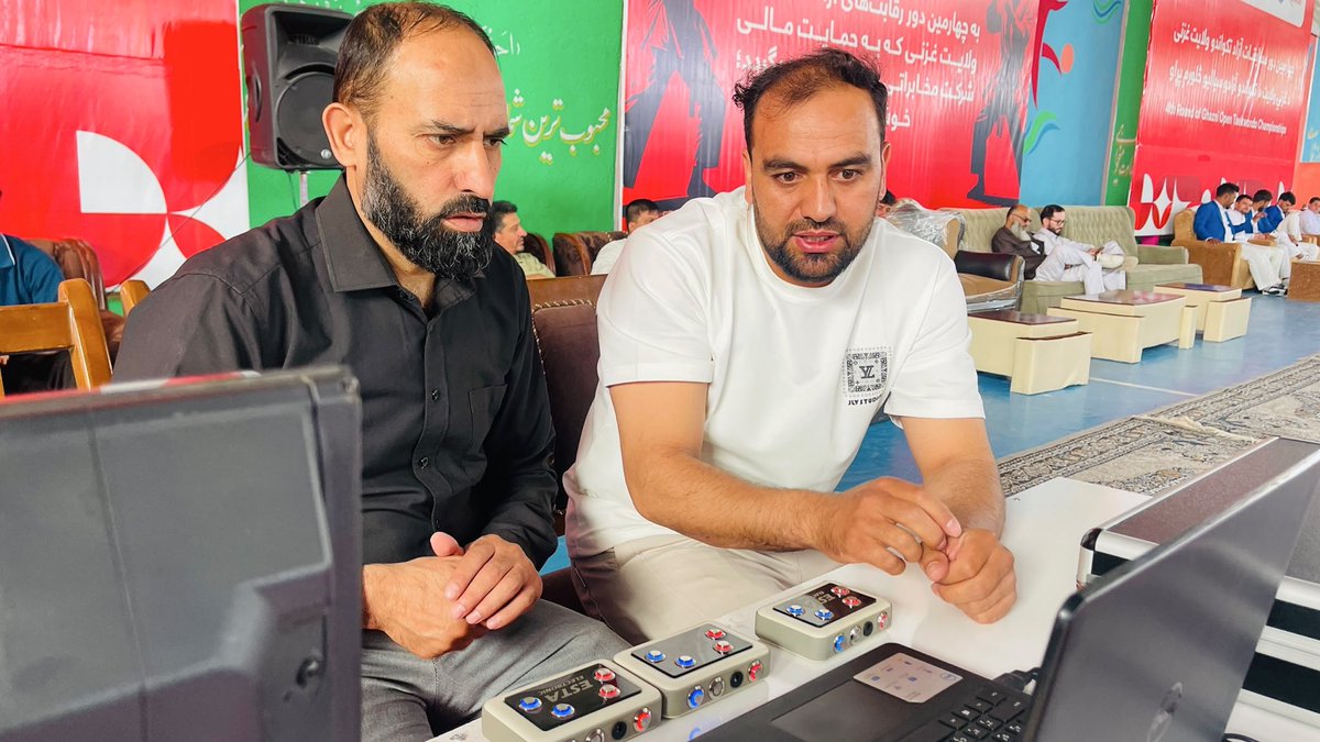 bashir_taraki's tweet photo. چهارمين دوره رقابتهاي آزاد ولايت غزني كه به مناسبت كسب نخستين مدال طلا افغانستان از رقابتهاي قهرماني آسيا توسط محسن رضايي كاپيتان تيم ملي تكواندو كشور برگزار گرديده است ، تا دقايق ديگر آغاز مي گردد !
نشرات فدراسيون ملي تكواندو https://t.co/DCId2fXGUB