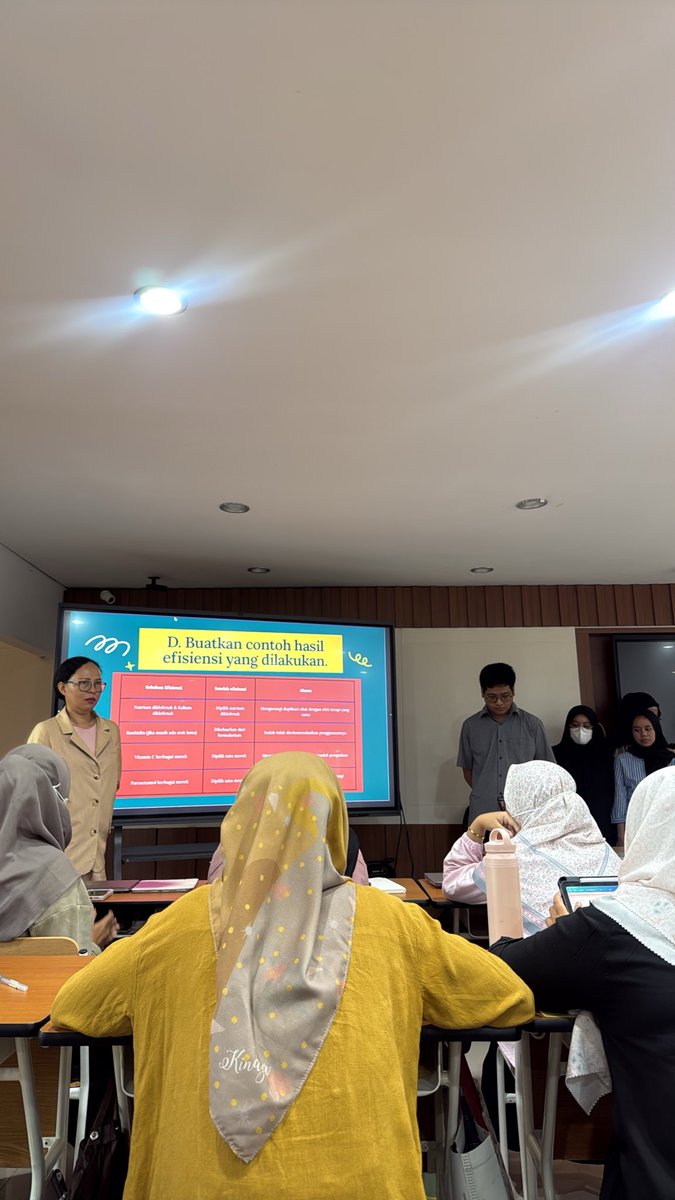 vinstudy's tweet photo. lama gak aktif di akun ini, skrg aku udah kelar kuliah S1 Farmasi, dan skrg lagi kuliah apt (bener bener jauh dari impian dulu, but it’s okayyy) https://t.co/UGNWlWteeW