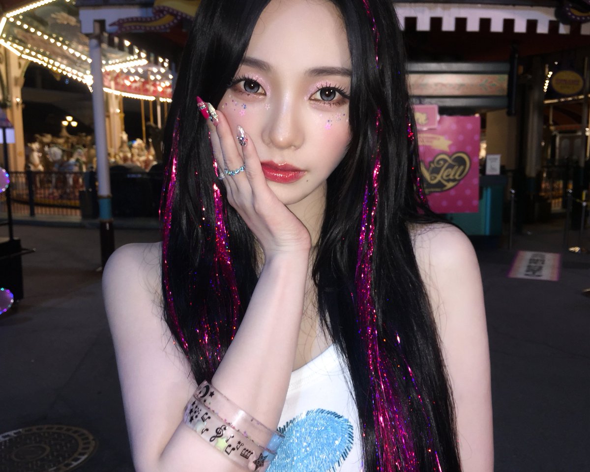 aespa_official's tweet photo. kirakira

#aespa #æspa #에스파 #エスパ
#KARINA #카리나 
#WINTER #윈터 
#KISSNTELL #aespaKISSNTELL https://t.co/uaYxn4sXnY
