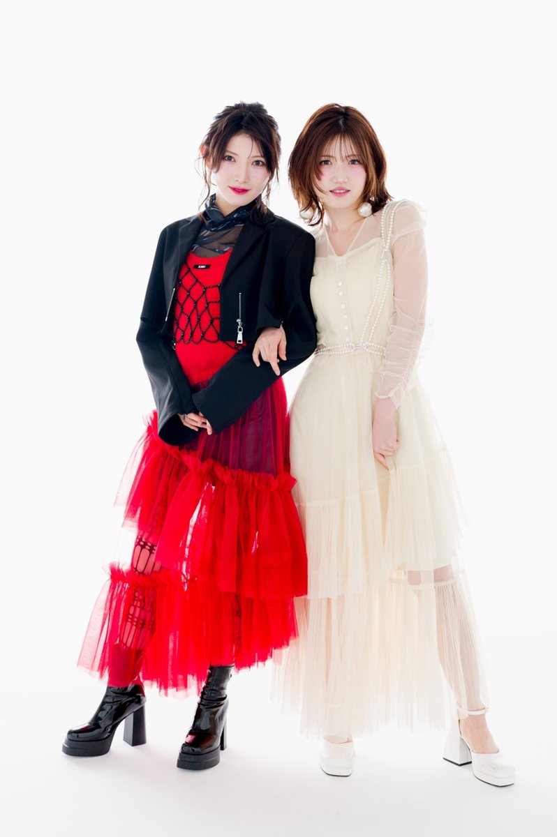edgelinetokyo's tweet photo. “ゆうなぁ”村山彩希＆岡田奈々 新ユニット「YUNARIS」結成！名前由来、衣装コンセプトなど詳細解説 https://t.co/Mqy5NWaxPO

別ビジュアル記事内掲載
新曲披露予定も
#YUNARIS https://t.co/JOX5gvblTI