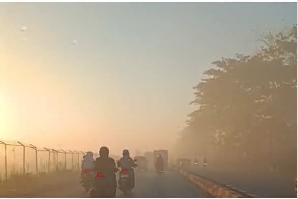 indepenSumatera's tweet photo. Semoga di kalsel diturun hujan 

Disana lagi terjadi musibah kebakaran hutan wak.🥀 https://t.co/rlsnCZvQjL
