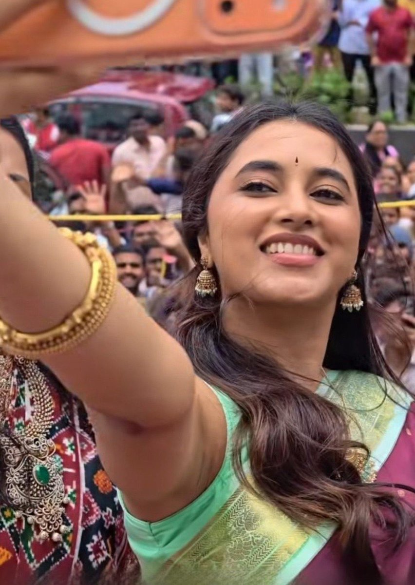 Kundiveerann's tweet photo. Pammy Akkul🤤
Event mudichitu with all that verva mondhu nakanum🤤👅 https://t.co/2SCOlttuMs