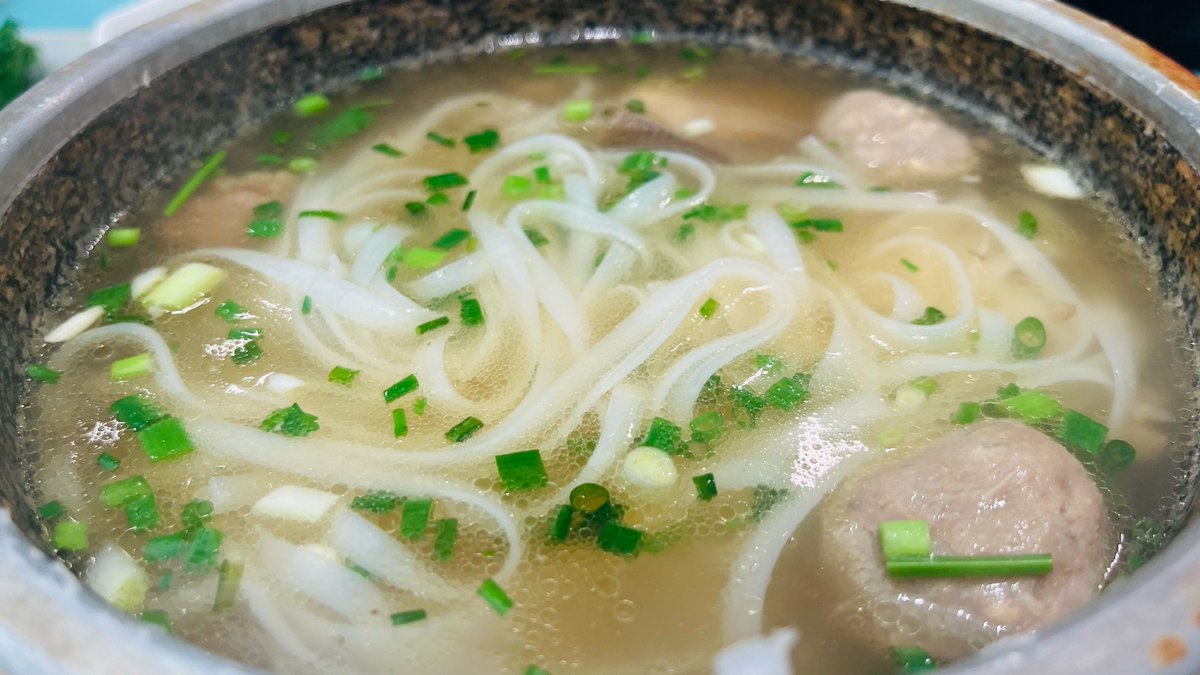 dolopnah1's tweet photo. Tried authentic tom kha gai at a hidden Thai spot tonight! That creamy coconut-lime broth with fresh galangal and chili hit so different—food adventures are the best pick-me-up! https://t.co/YQl5fuVpfP