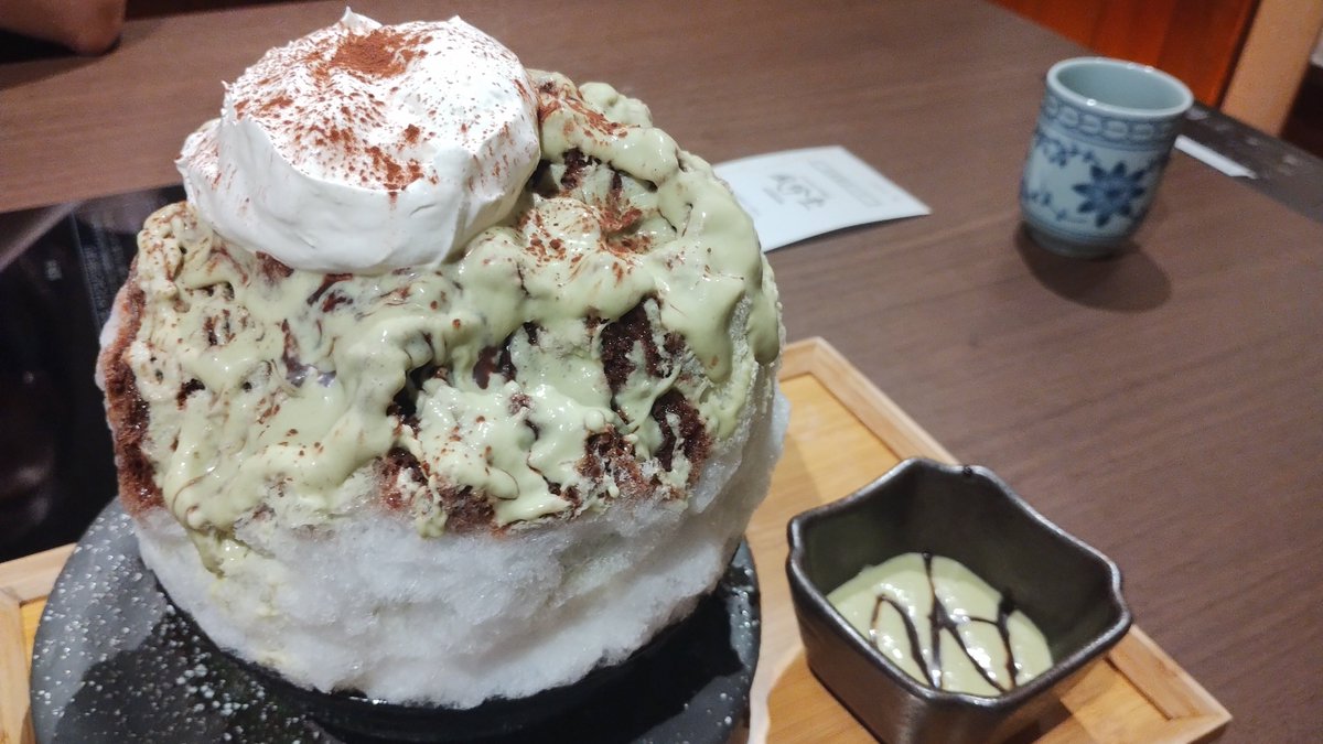 gradios24's tweet photo. 嫁さんの誕生日に
かき氷を食べに行くなどした
１個1500円

物価どうなっとんねん！！

美味かったけども！！！ https://t.co/PY6KFZhbjG