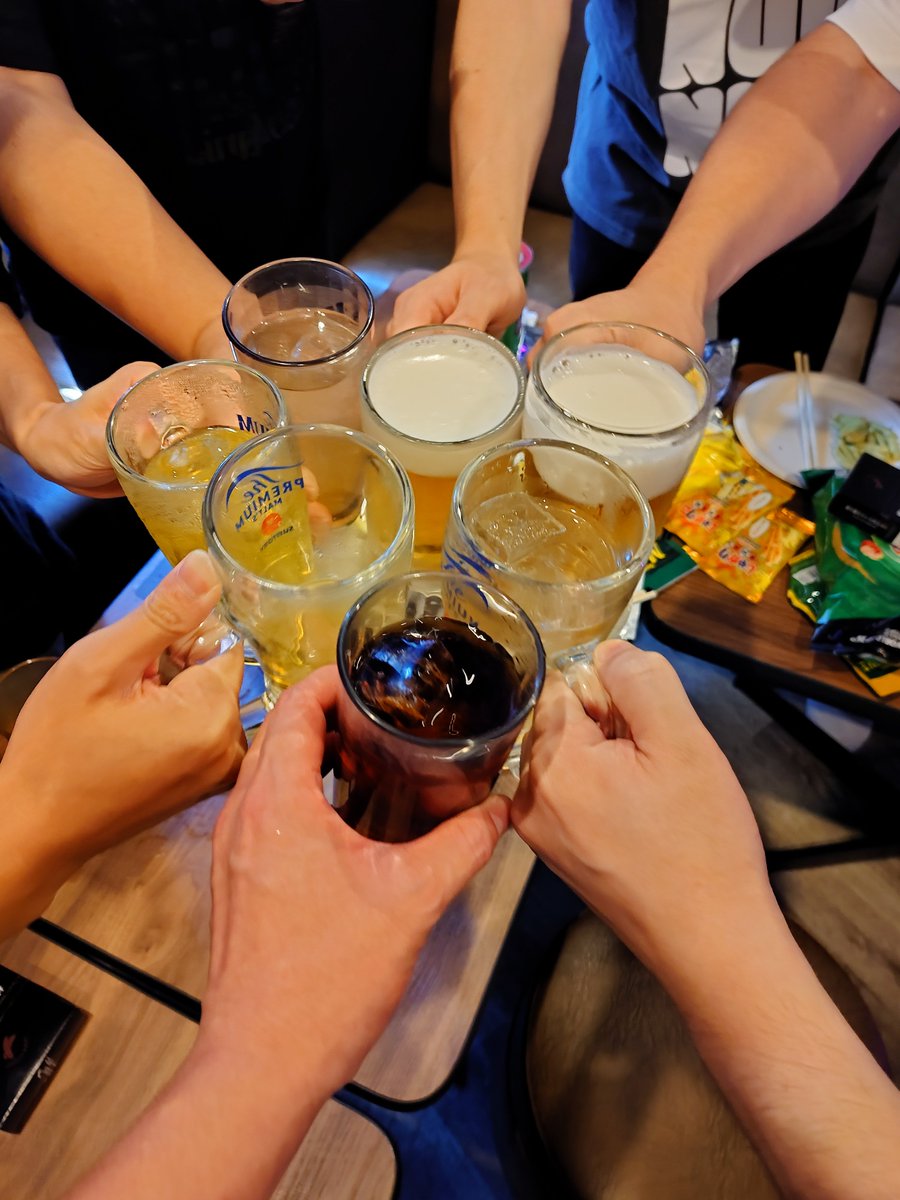 goriling's tweet photo. 全員集合ー！🍻 https://t.co/rtPYusxzJI