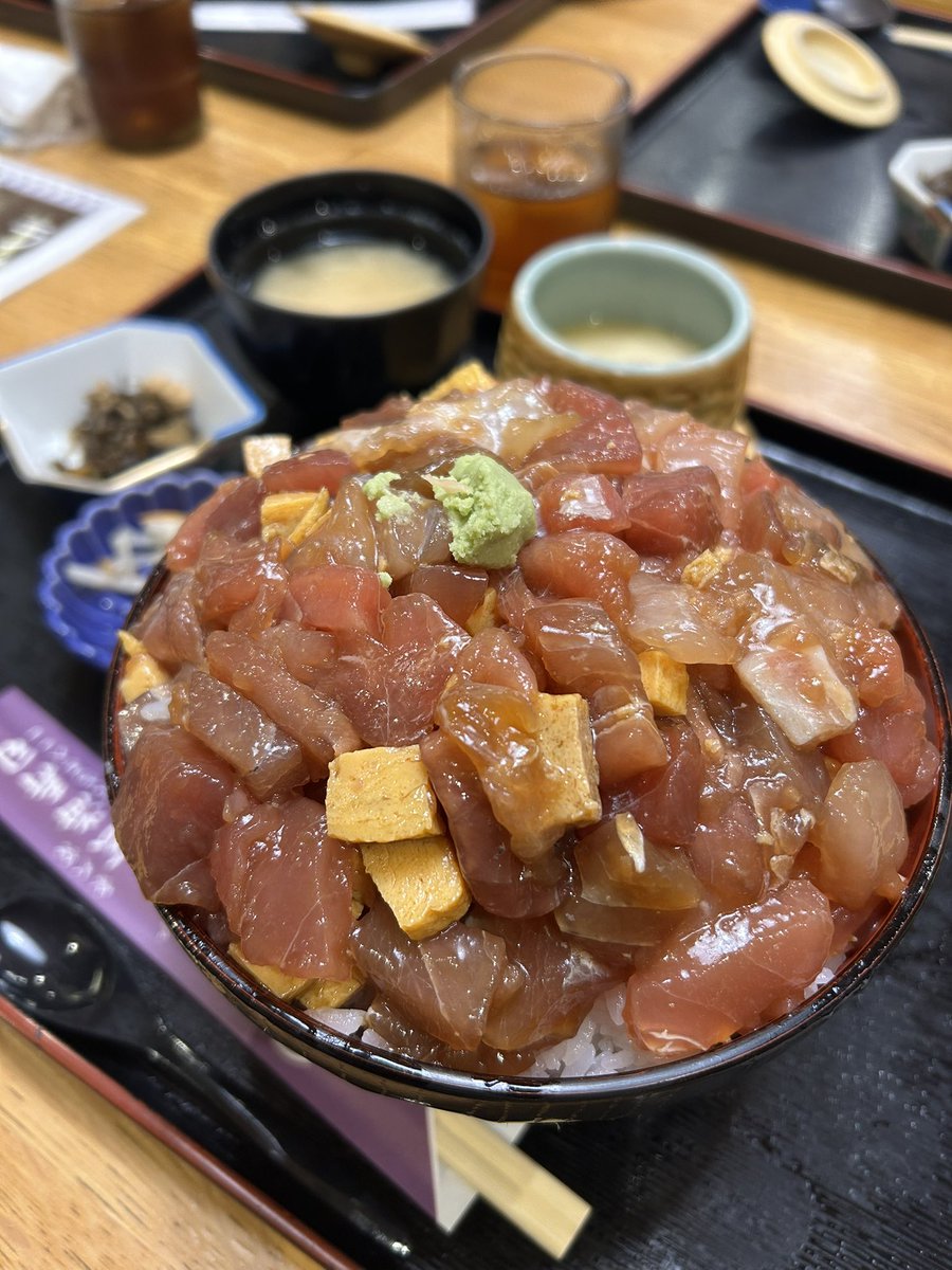RX1134's tweet photo. 東大宮駅【玄海寿司】ばらちらし丼(大盛) 1,650円 https://t.co/R1fOqhmCM1