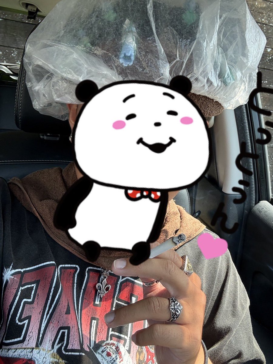 sirius556d's tweet photo. パーマ中にタバコ休憩くれる美容室🥰 https://t.co/ZXDlHmKCjX