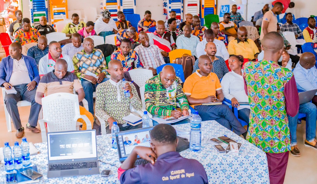 PButanyerera's tweet photo. 2/3 Cette formation de deux jours réunit les agents de la commune et des zones afin de renforcer leurs capacités en matière de planification, de suivi des performances et d'amélioration de l'efficacité de l'administration publique. #Butanyerera https://t.co/PbfBMZjE4n