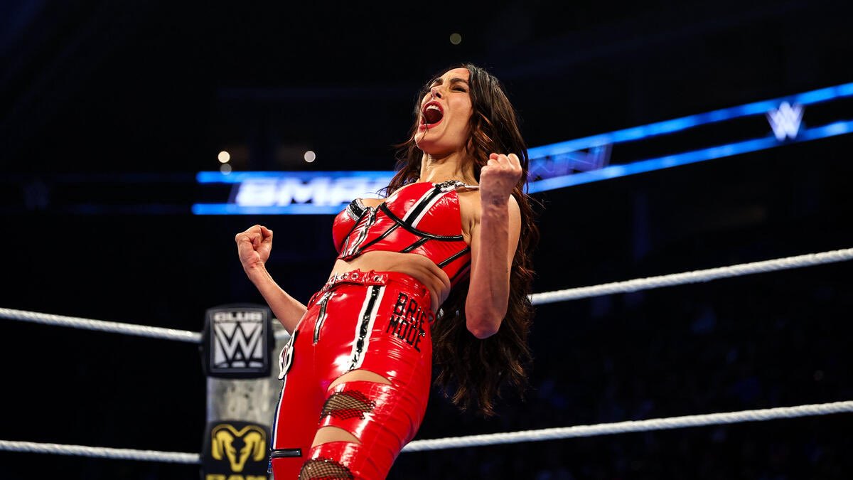 WhoisVindictive's tweet photo. BRIE MODE! @NikkiAndBrie 

She’s been working her ass off since she returned. 

#SmackDown https://t.co/msrmoae1A6