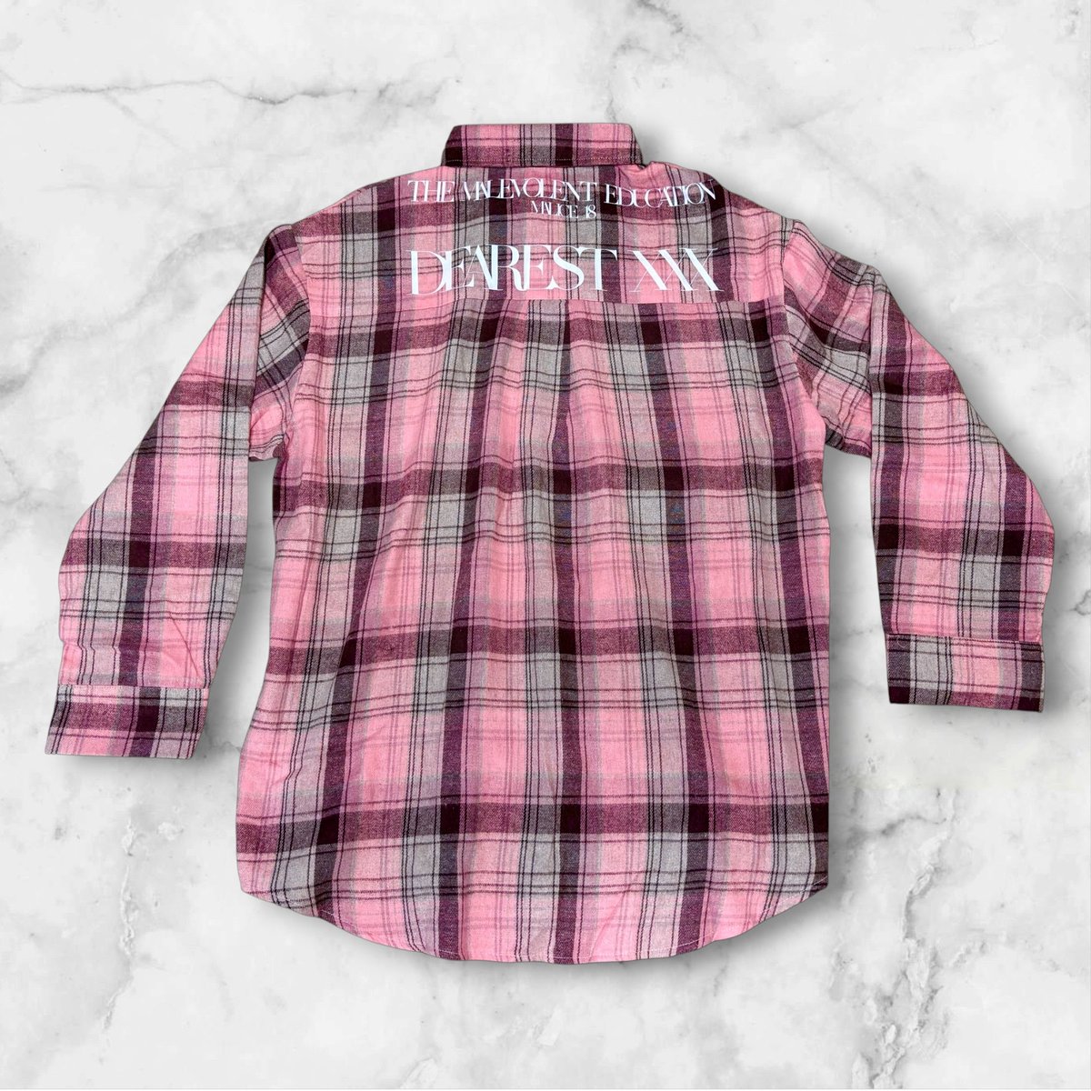 TM_EDUCATION18's tweet photo. TME Plaid Shirt 
16,000-

定番のチェックシャツ
いつも人気なので今作も
色味をピンクメインにというのが挑戦したところでしょうか
文字の意味はそのままです

MZK https://t.co/9y8D9vBQbZ