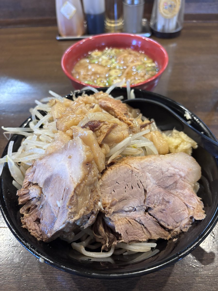 Zqf7L's tweet photo. 麺屋  櫻弐🌸🌸
栃木県  栃木市

◽︎豚2枚ラーメン200g

◽︎限定つけ麺へ変更
『 少しダメなネギぽん』
(アブラ入り,ネギ入り,ぽん酢)

全てが美味すぎ🤭
何時にもマシて神豚🐷🐷

いつもありがとうございます🙇🏻‍♂️
マスター、姐さんご馳走様でした🙏 https://t.co/3BHMxc6YPD