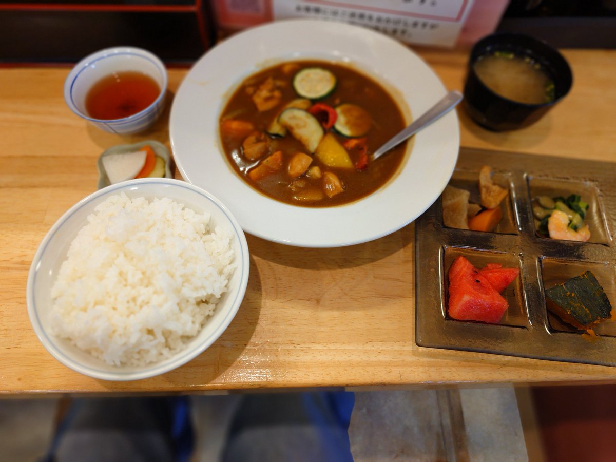 ikuo_crane's tweet photo. 今日のお昼ごはん
日替わり定食のチキンカレー😋
チキンカレーがおかず的な
野菜たっぷりで美味しかった😋
#お食事処さや https://t.co/bX19V2ig9G
