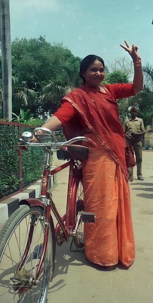 pawanpandeysp's tweet photo. सामाजिक न्याय की बुलंद आवाज़, पूर्व सपा सांसद स्व. फूलन देवी जी की पुण्यतिथि पर शत शत नमन एवं विनम्र श्रद्धांजलि। https://t.co/RvDxw4E8dz