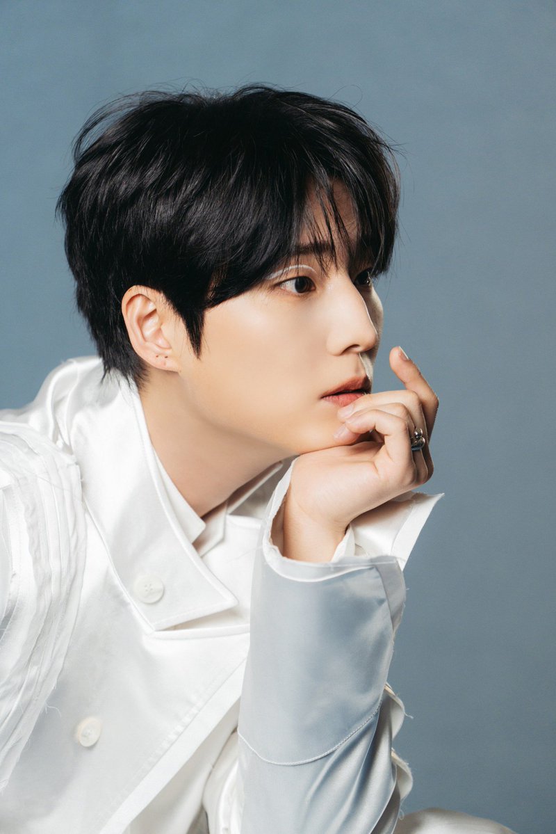 newwwater's tweet photo. 영키히 나의 뮤즈...
가슴에 구멍난 남자와 입김으로 나는 천사의 힐링성장물?...

필케입니다

미카엘 표류기 上

https://t.co/WNIDHVWiOD https://t.co/mt9WjHfdc4