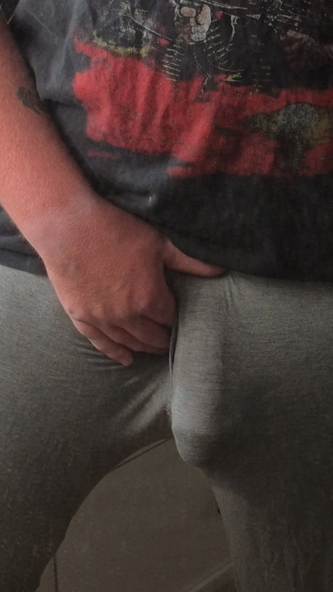 samm6912's tweet photo. Grey pants, thick bulge 

#nsfw #nsfwtwtًً  #bulge #vpl #bigdick #hung #bwc #girth #horny #soft #tease #dickprint #bighands https://t.co/FSHnwig3Vr