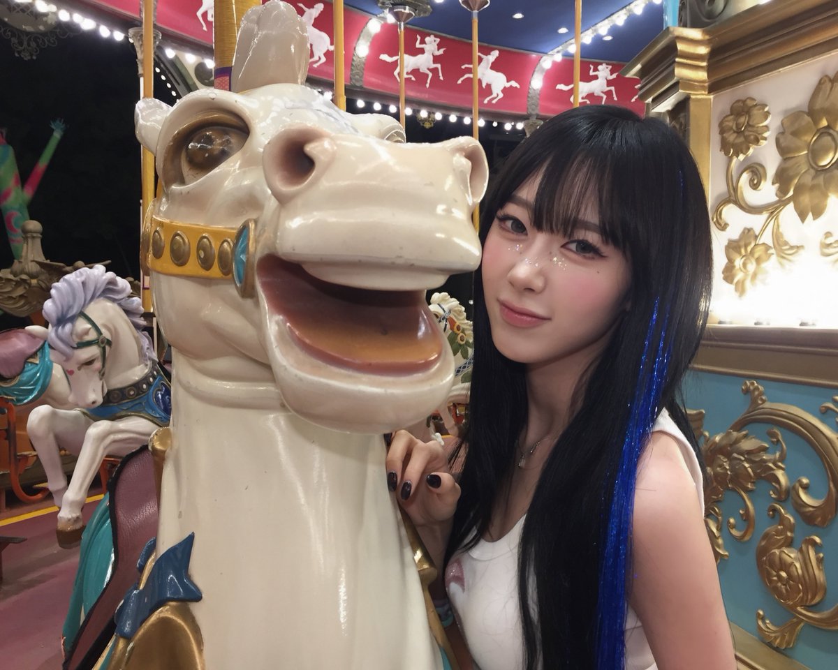 aespa_official's tweet photo. park nights 

#aespa #æspa #에스파 #エスパ
#GISELLE #지젤 
#NINGNING #닝닝
#KISSNTELL #aespaKISSNTELL https://t.co/jmzAWWWf3w