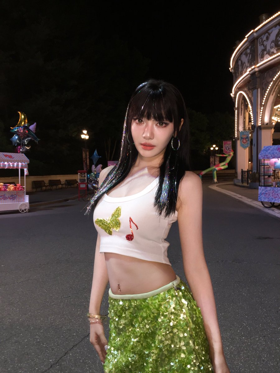 aespa_official's tweet photo. park nights 

#aespa #æspa #에스파 #エスパ
#GISELLE #지젤 
#NINGNING #닝닝
#KISSNTELL #aespaKISSNTELL https://t.co/jmzAWWWf3w