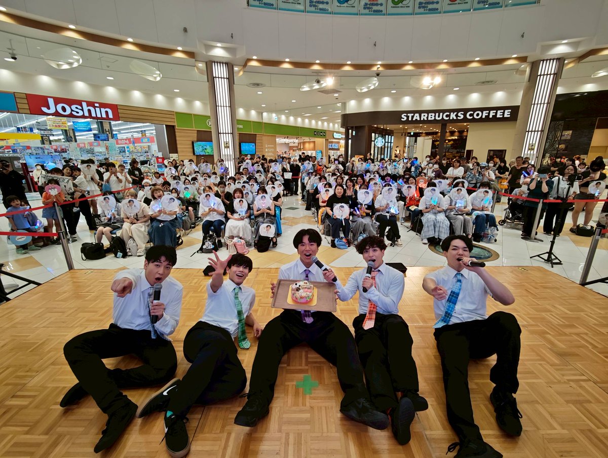 RAB_ESPICE's tweet photo. #エスピスさしすせそ in イオンモール羽生✨
1部　ありがとうございました👀

15歳になったKOSUKEもおめでとう㊗️

2部は16:00-予定となっております！
近くにいらっしゃる方はぜひ✊✊ https://t.co/aezeHuAtZr