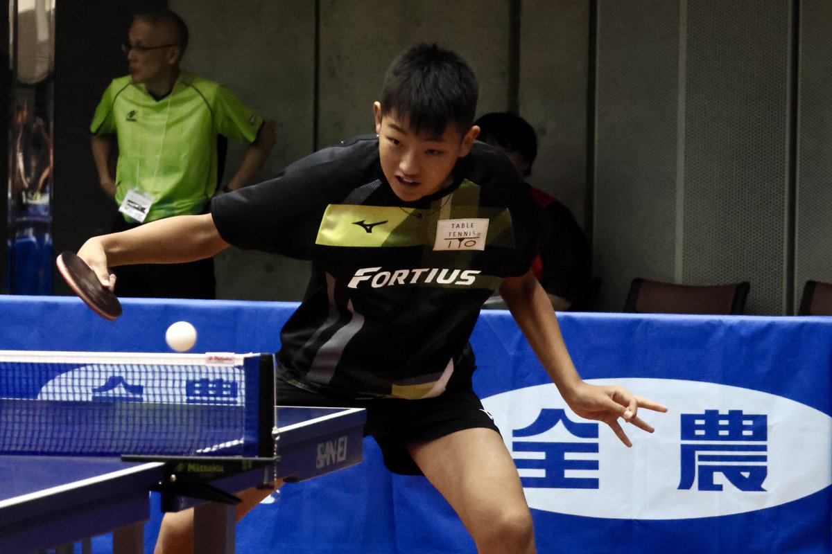 zennoh_sports's tweet photo. 🏓#全農杯 2026年全日本卓球選手権大会(ホープス・カブ・バンビの部) in神戸

【ホープス男子 第2ステージ】
鋭いスマッシュが飛び交います💫🔥

「ニッポンの食」パワーで がんばれ！🇯🇵

#全農杯ホカバ #卓球 #全農 https://t.co/ygWc3OOC4z