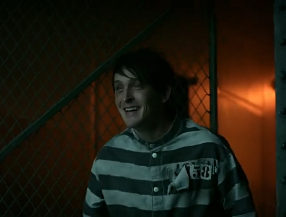 Marcela_L18's tweet photo. Por favor Ed, como vas a querer internarte en Arkham, claro, como a ti no te trataron mal ahí, pero en fin, que bien que El Acertijo haya llegado para ayudar a Oswald a salir de ese lugar.
Oswald sí que lo conoce muy bien.
T4-C14 https://t.co/i48yC04sWJ