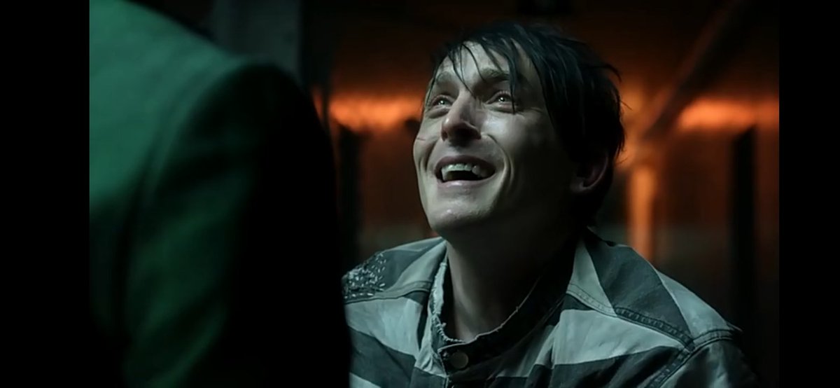 Marcela_L18's tweet photo. Por favor Ed, como vas a querer internarte en Arkham, claro, como a ti no te trataron mal ahí, pero en fin, que bien que El Acertijo haya llegado para ayudar a Oswald a salir de ese lugar.
Oswald sí que lo conoce muy bien.
T4-C14 https://t.co/i48yC04sWJ