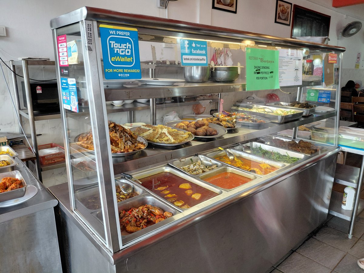 bevng1971's tweet photo. Part 2/2 - heres an array of dishes cooked by auntie. Shes got lots of regulars like us, coming to her shop every now & again. She cant compete with the other restaurants/eateries ard #bangsar . Sad but true 😒 #berjayarestaurant #foodie #foodporn #foodblogger https://t.co/IRDmdqHWHg