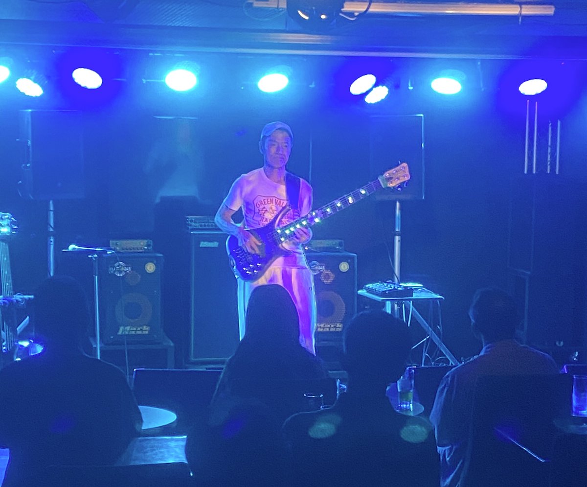 tetsuo_sakurai's tweet photo. ソロ東北ツアー初日福島AREA559終了！！
ロックの迫力満点ライブで盛り上がりました！！
ご来場の皆さん、ありがとうございました！！

本日は、"盛岡すぺいん倶楽部"！！
18:00 開演！！
お待ちしております〜！！

#福島 #AREA559 #盛岡 #すぺいん俱楽部
#tetsuosakurai #櫻井哲夫 #solo #ソロライブ
#livemusic #bass #slapbass #fretlessbass 
#markbass #warwick #yamaha 
#labbelastrings #helix #rc505 #RC50