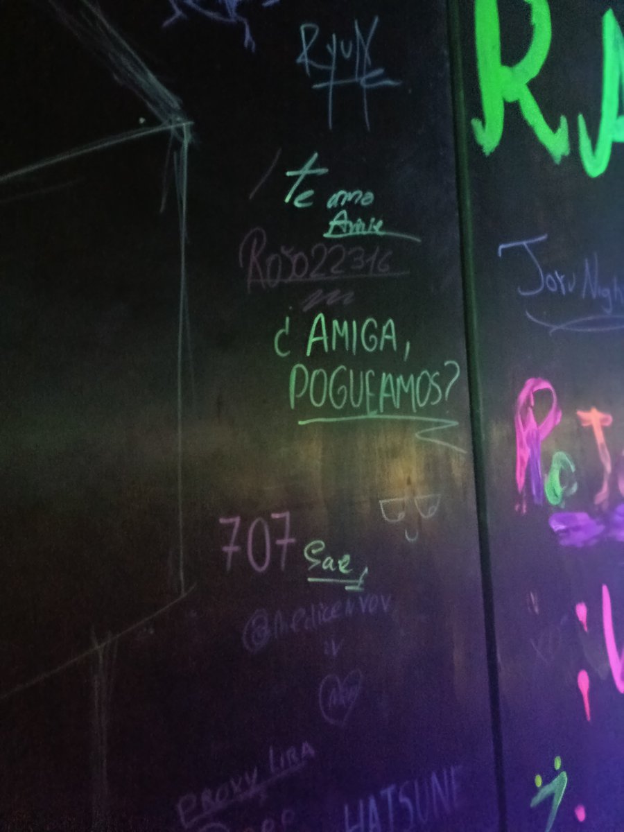 missx707's tweet photo. Fui a un rave nightcore y agente 707 presente https://t.co/bFPrBd4hBh