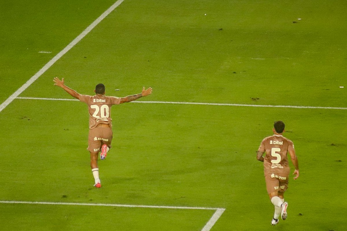 mijaelramirez24's tweet photo. Valegol y Lapagol, un enorme grazie!
Ⓤ 2 - 1 cusco fc https://t.co/iqmsxqIvkt