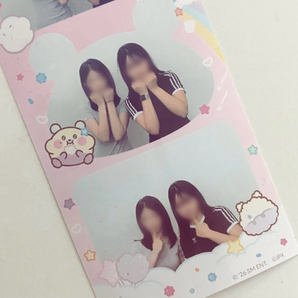 lvsi0on's tweet photo. 어제 티켓팅하러 가는 김에 밤찌네컷 찍구 옴🌰💞 https://t.co/FbfEFe2Luq