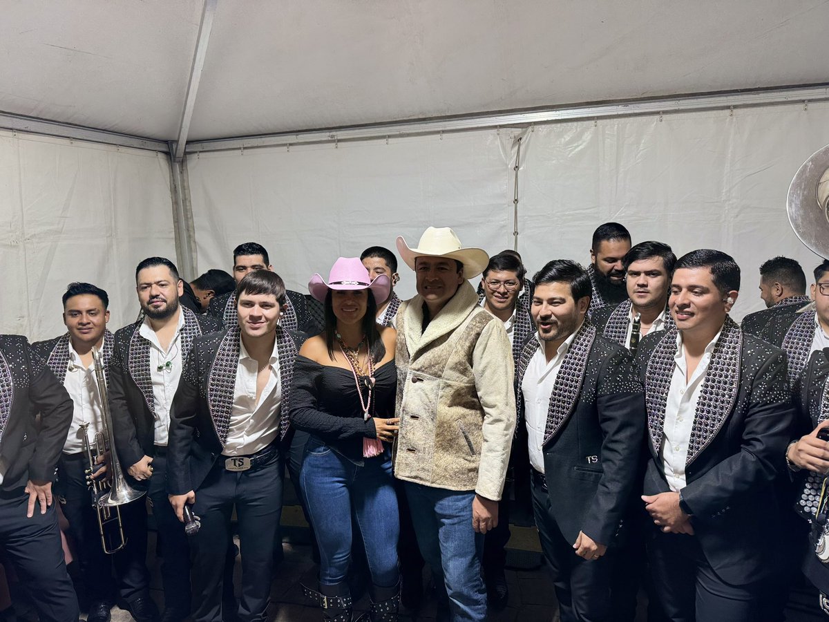 IszabelMartinez's tweet photo. A punto de comenzar a tocar la Banda Tierra Sagrada en Chignahuapan, en las Fiestas Patronales en Honor a Santiago Apóstol 👏 https://t.co/5vvHMxglU3