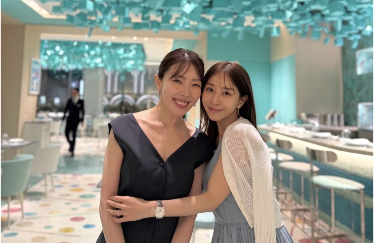 palari125's tweet photo. 田中みな実様の結婚指輪めちゃめちゃ気になる🫣遠目からでも存在感あるからグラフのフルダイヤとかかなぁ、、🥺💠 https://t.co/zy9IiLwTZ7