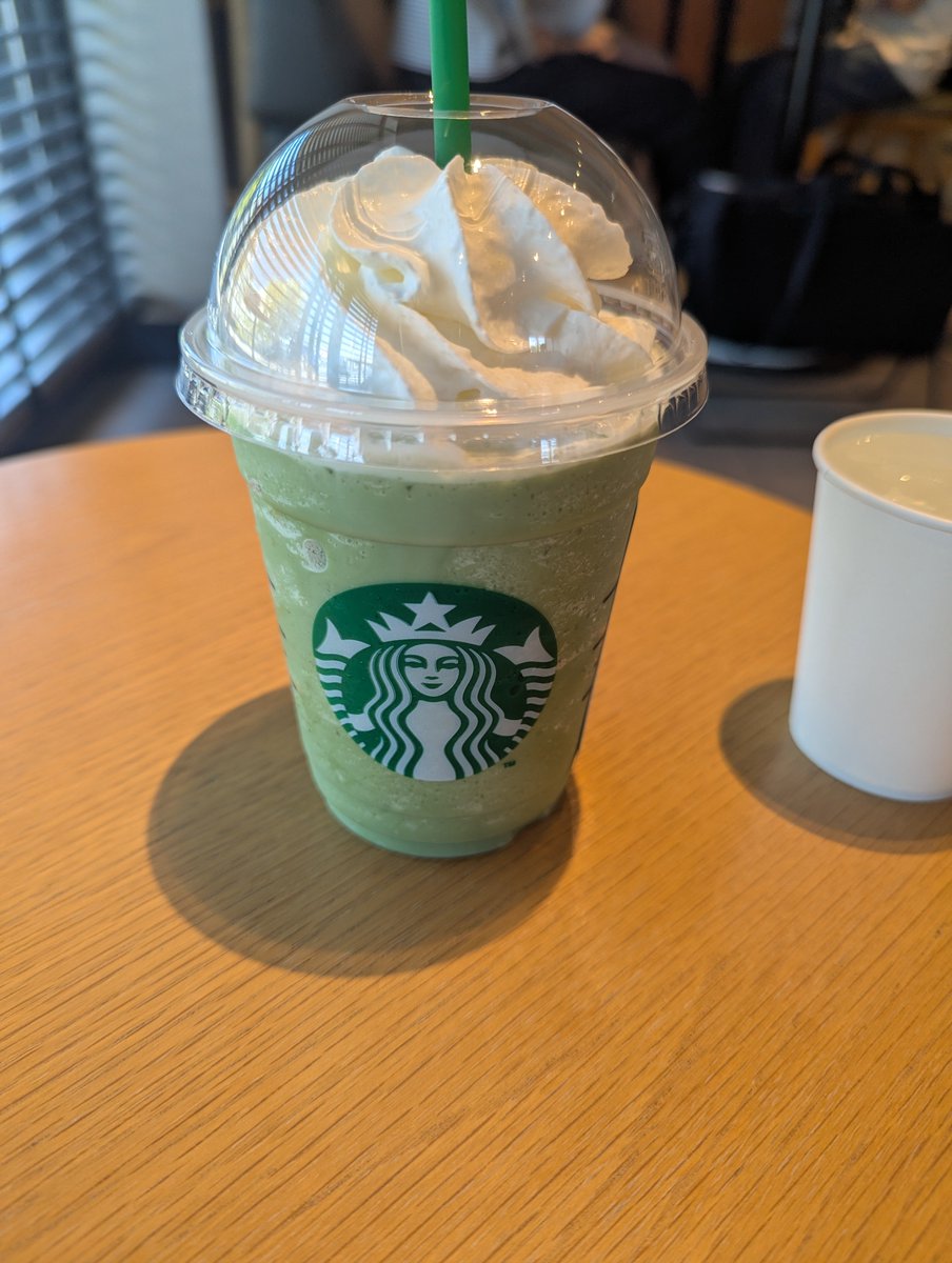 chihofujitani's tweet photo. レッスン🏓終わって外が暑すぎるからフラペチーノ。
10年ぐらい飲んでなかったのに今年は体が欲してる🫠 https://t.co/KLoq4GrvZF
