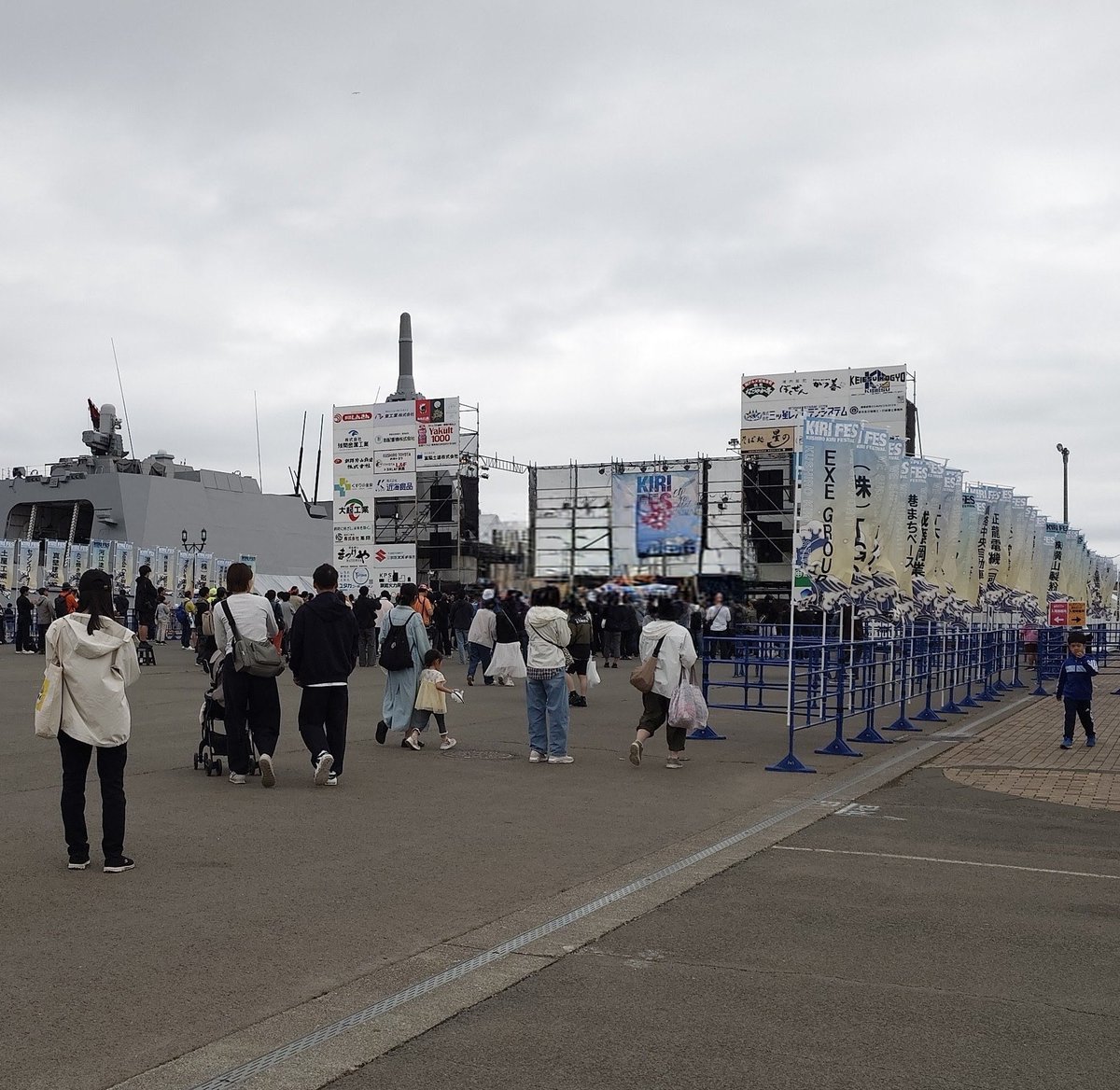 reeyan_909303's tweet photo. Do As Infinity聴いてみたくて、霧フェス初参戦
まず腹ごしらえで一風堂とまるひらのラーメン。美味し✨
それにしても寒いわw
RSRの予行練習にならない～
遠くから司会の金子智也の声が聞こえるw
これからタイトル未定～
#霧フェス
#KIRI FES 2026 https://t.co/cl6kZ6rLlj