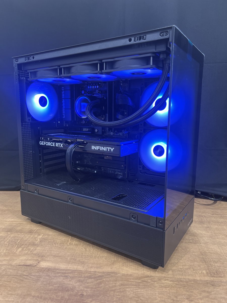 dospara_szo's tweet photo. ☆お客様ご依頼のPCが完成しました☆
CPU AMD Ryzen7 9700X
GPU #Palit RTX5070 Infinity3 12GB
ケース #MONTECH  XR

黒ケースに光るファンを搭載して色鮮やかになりました

ドスパラ では自作パソコン ＃組立代行 を承っております🛠️
ぜひお気軽にご相談ください
#ドスパラスタッフ #ASRock https://t.co/LGrruVk9NC