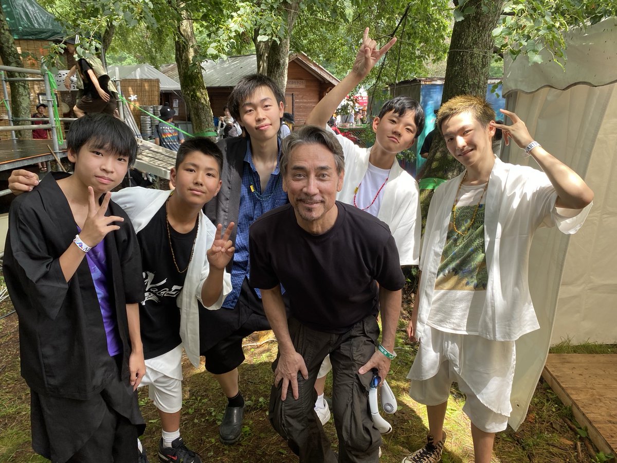 ChrisDPeppler's tweet photo. 今日15時から僕のバンドNONE THE WiSERフジロック苗場食堂てライブ！
今日の苗食、初っ端口火を切ったのは話題の天才10代バンドZa SAVAGE❣️ビビるテクニック、圧巻の演奏能力！お客さんも今まで見たことのない満杯！恐るべしZa SAVAGE! https://t.co/CGqLxeKGPx