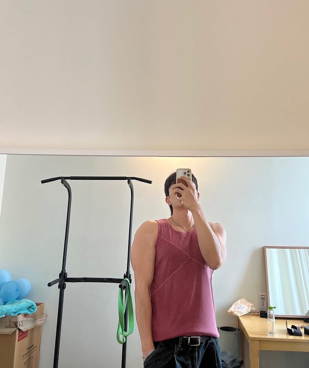Taro6o9's tweet photo. 이런거 좋아하시나요 #발 #양말 https://t.co/niPGB6aZbT