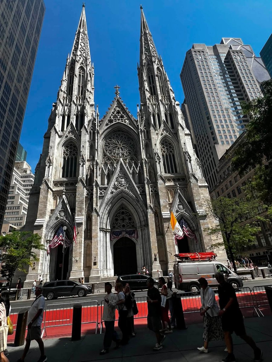 naturebeauty760's tweet photo. Midtown Manhattan New York City today ❤️🇺🇸 https://t.co/BKWCLZ5h4z