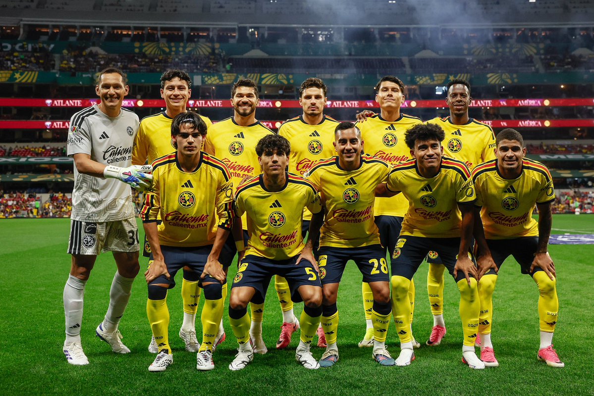 tudimebeto's tweet photo. El América juega horrible, tenemos el plantel más limitado de la Liga MX, somos el único equipo sin refuerzos, dejamos ir al mejor director técnico de nuestra historia.

Emilio Azcárraga y Santiago Baños destruyeron un equipo de época. #FueraBaños. https://t.co/K9QkLepPon