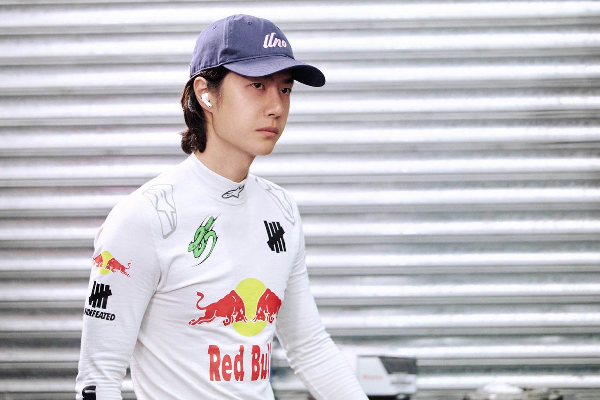 CnYibo's tweet photo. 【2026-07-25 YIBO-OFFICIAL Update】
"Race Day 1" 🏁
Calm under the heat, pushing the limits on track.
Qualifying is done—ready for Race 1! ✊️
PART1 
#王一博 #WangYibo王一博 #YIBO #wangyibo #왕이보 #หวังอี้ป๋อ https://t.co/PUpAZNWQhl