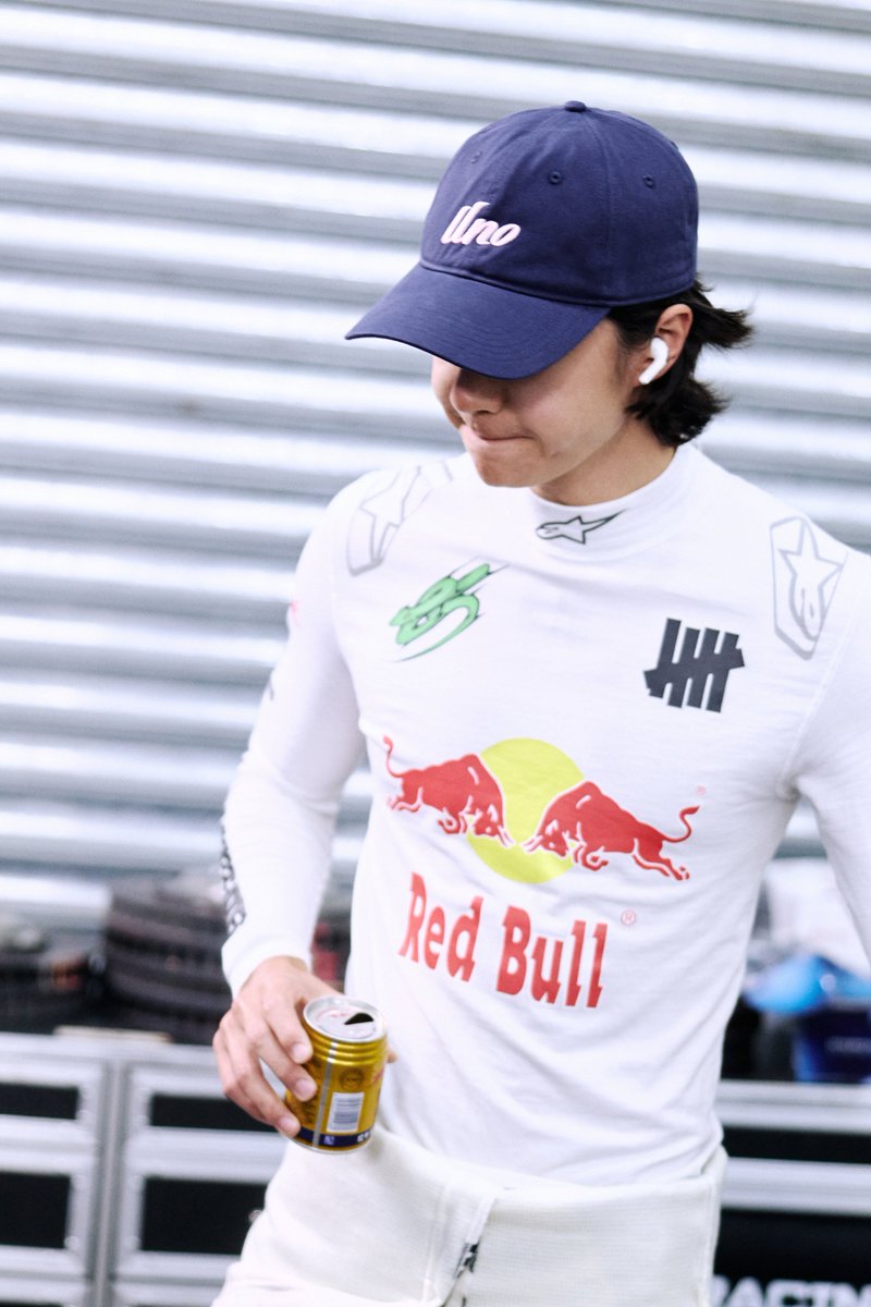 CnYibo's tweet photo. 【2026-07-25 YIBO-OFFICIAL Update】
"Race Day 1" 🏁
Calm under the heat, pushing the limits on track.
Qualifying is done—ready for Race 1! ✊️
PART3 
#王一博 #WangYibo王一博 #YIBO #wangyibo #왕이보 #หวังอี้ป๋อ https://t.co/osu1g5MuMn