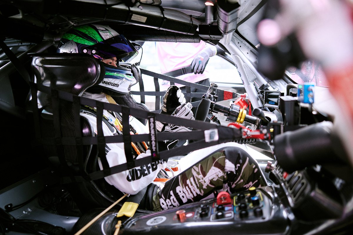 CnYibo's tweet photo. 【2026-07-25 YIBO-OFFICIAL Update】
"Race Day 1" 🏁
Calm under the heat, pushing the limits on track.
Qualifying is done—ready for Race 1! ✊️
PART3 
#王一博 #WangYibo王一博 #YIBO #wangyibo #왕이보 #หวังอี้ป๋อ https://t.co/osu1g5MuMn
