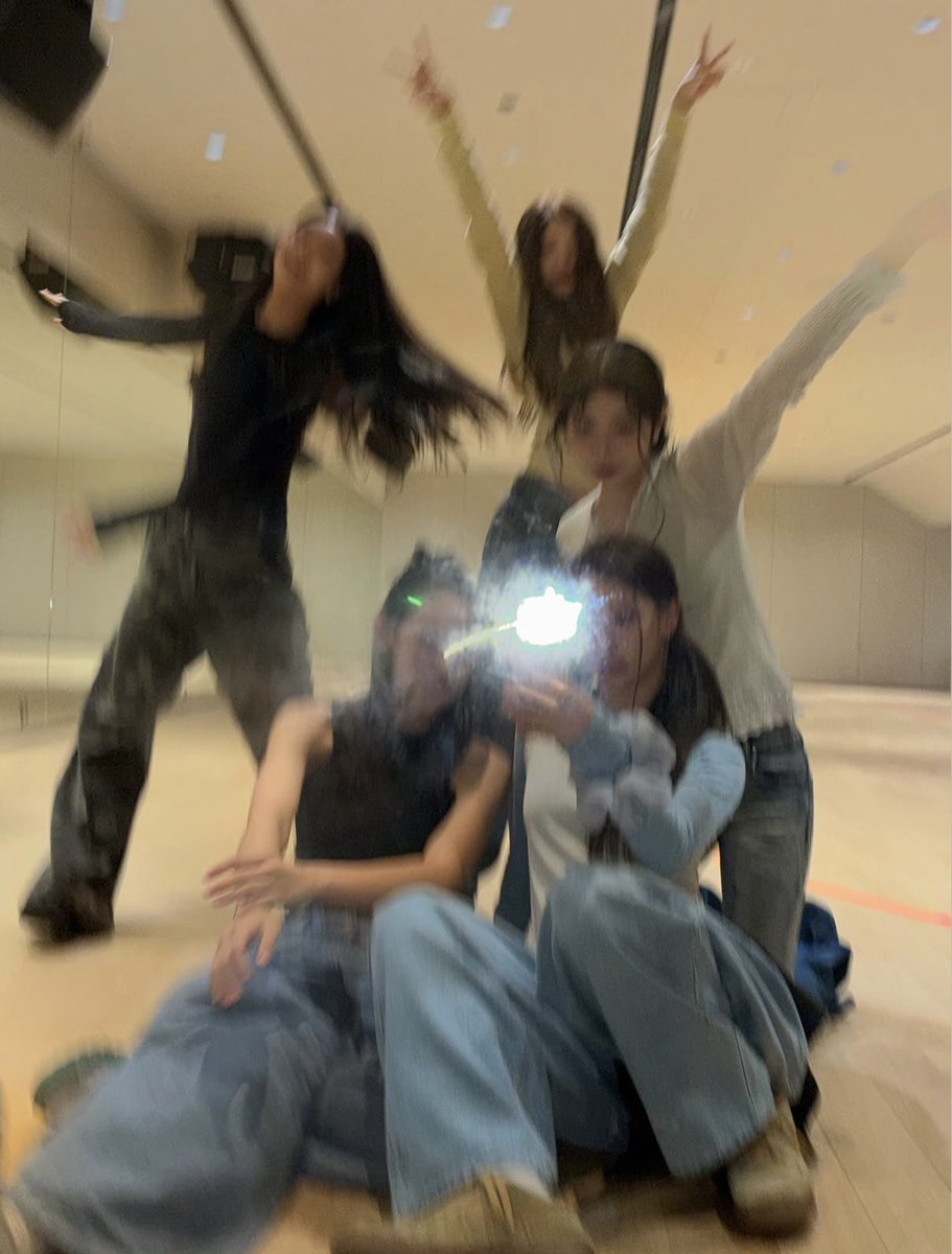 tuideimnida's tweet photo. 260725 TUIDE Instagram Update

🫨⚡️📸

#TUIDE #튜이드 https://t.co/LHOxKrIsyd