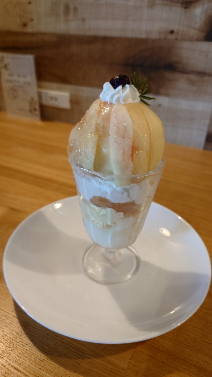 86proof's tweet photo. 食後は桃🍑😋
美味しいよ〜🤩✨

#桃パフェ https://t.co/aIxEZSZE5i