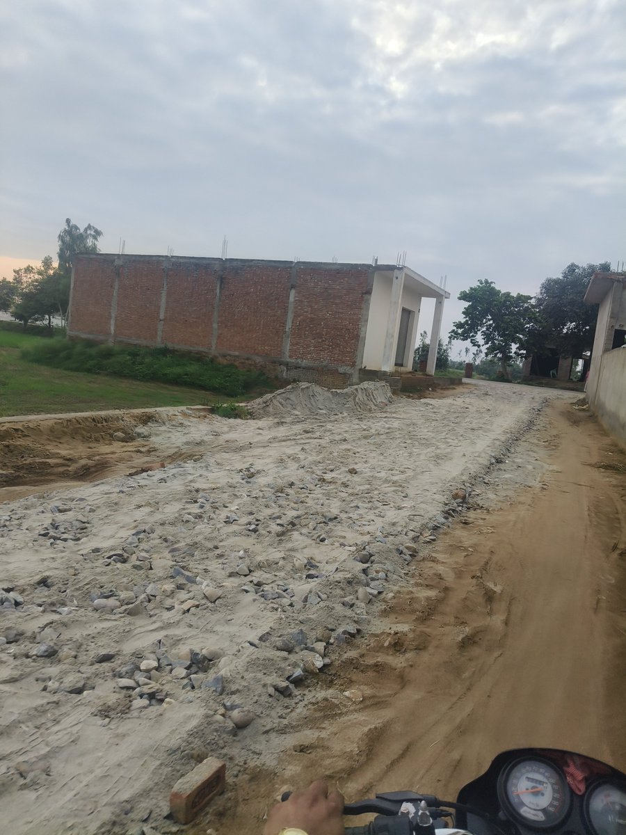 ritikrajputbjp's tweet photo. गुमसानी स्थित झाड़खंडी महादेव मंदिर मार्ग निर्माण हेतु लगातार प्रयासों के बाद आखिरकार आज सड़क निर्माण कार्य शुरू इससे शिव भक्तों और कांवड़ियों की राह आसान होगी इस जनहित कार्य पर त्वरित संज्ञान लेने के लिए हार्दिक आभार रितिक राजपूत 
@DmSambhal @uppwdofficial  @pwd_up @sambhalpwd https://t.co/vfbgBR56gd