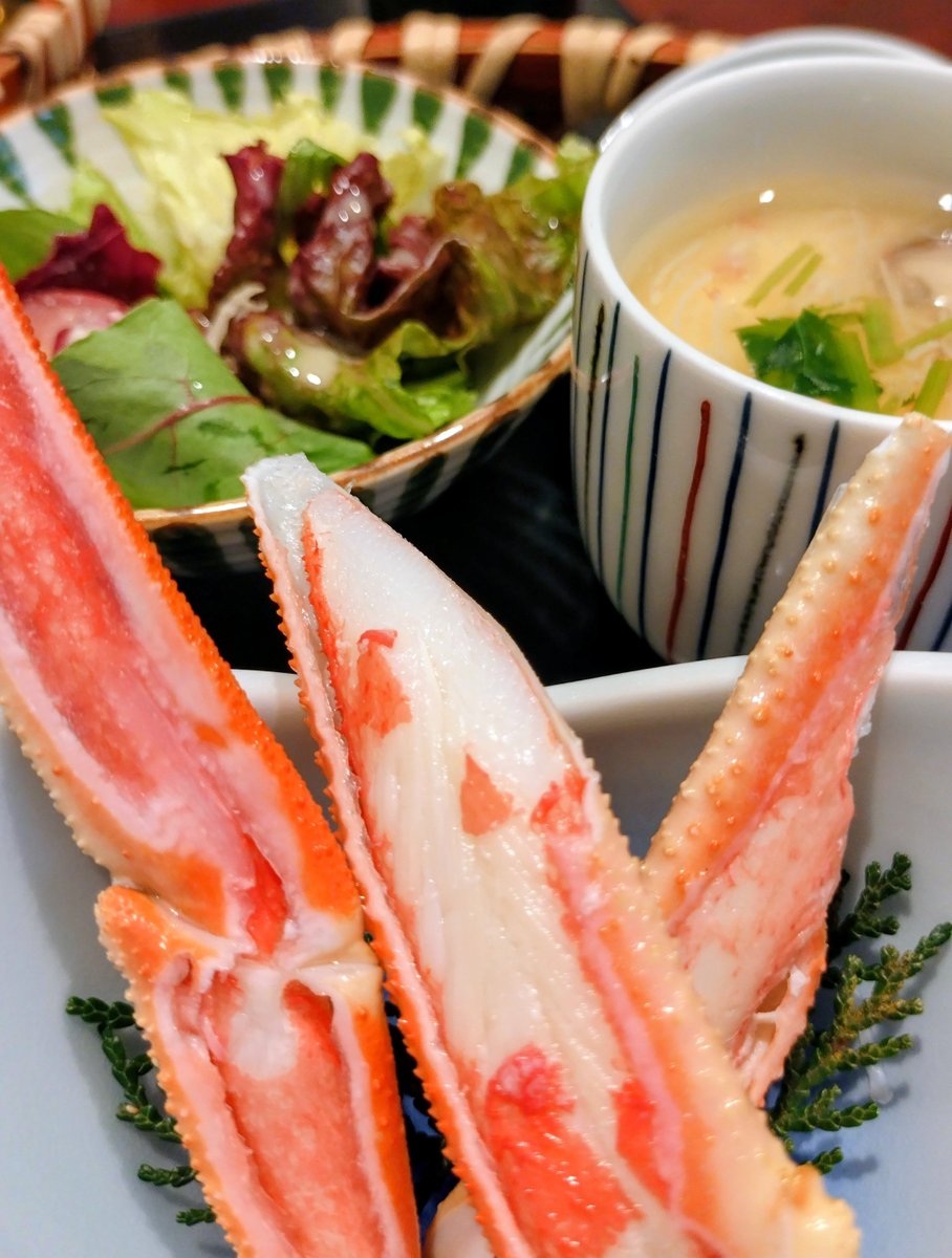 guretyaachan's tweet photo. 蟹🦀食べに行こう〜🎶

食べにきました😆
うましうまし❗️
いただきます✨😌✨
かんぱーい(⁠/⁠^⁠-⁠^⁠(⁠^⁠ ⁠^⁠*⁠)⁠/
#蟹🦀 https://t.co/j7WwZHKXpu