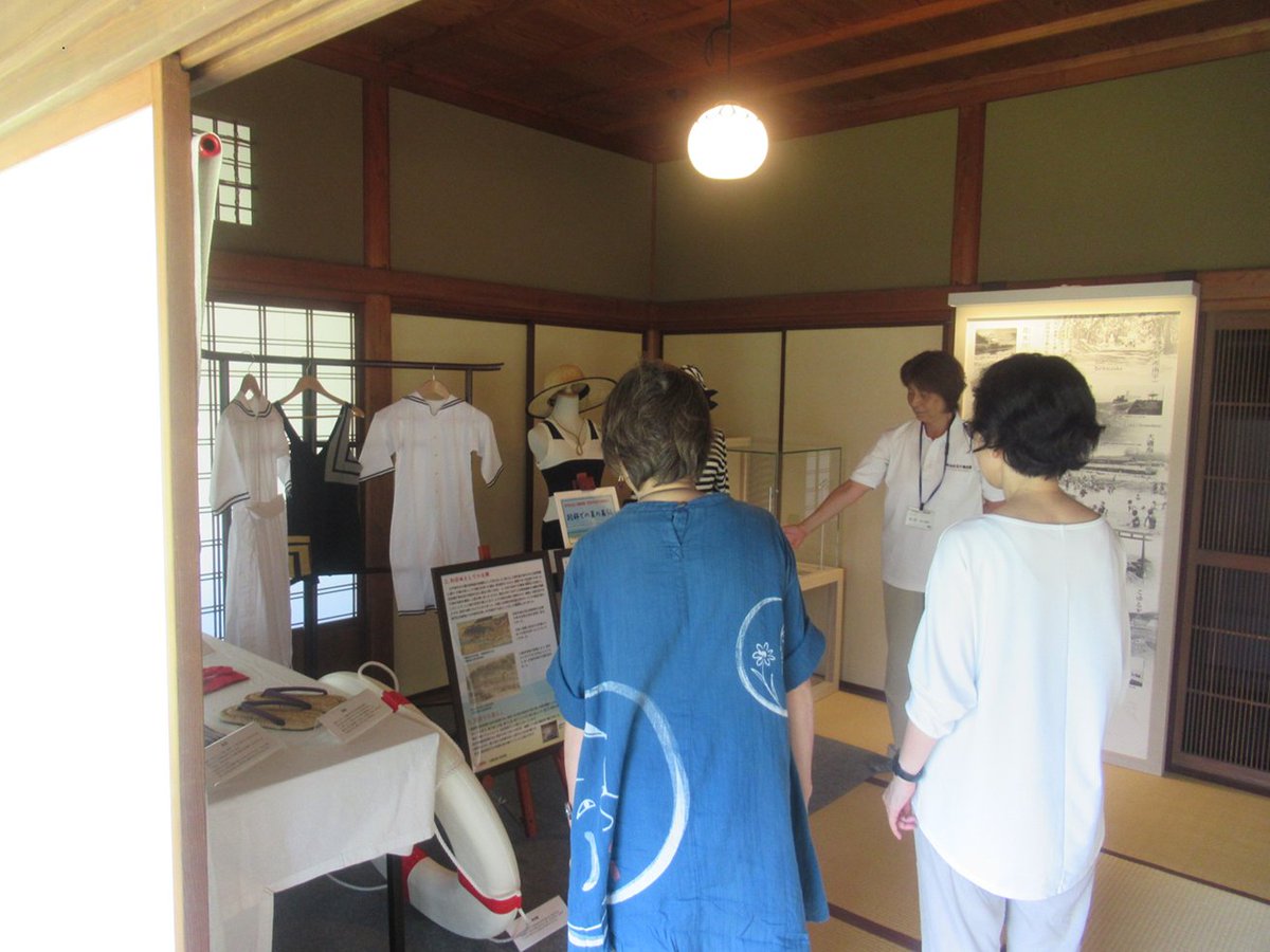 oisoteien's tweet photo. 企画展示「別邸での夏の暮らし」開催中！
日本の海水浴発祥の地大磯での当時の海水浴の様子や邸宅での過ごし方を展示しています。
○海水浴の展示：陸奥宗光別邸跡・旧古河別邸
○蚊帳吊りの展示：旧大隈重信別邸・旧古河別邸
展示期間：
令和８年７月25日（土）～8月16日（日） https://t.co/IG6m5sPYhU